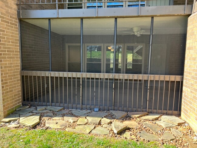 455 Canberra Dr, Unit 455 in Knoxville, TN - Building Photo - Building Photo