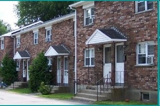 Heon Court Apartments in Nashua, NH - Building Photo - Building Photo