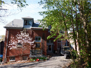 Jackson Court in Burlington, VT - Foto de edificio - Building Photo