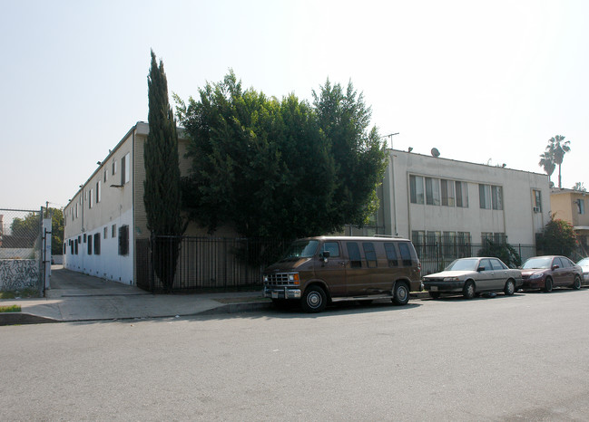 1028 N Mariposa Ave in Los Angeles, CA - Building Photo - Building Photo