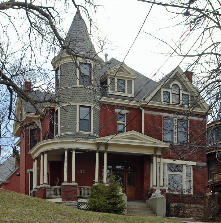 2330 Ashland Ave in Cincinnati, OH - Building Photo