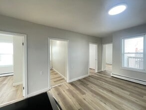 124 Beech St in Manchester, NH - Foto de edificio - Building Photo