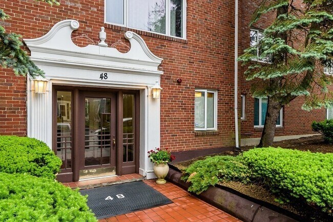 48 Hollis St in Newton, MA - Building Photo - Building Photo