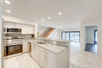 8352 Dundee Terrace in Hialeah, FL - Building Photo - Building Photo