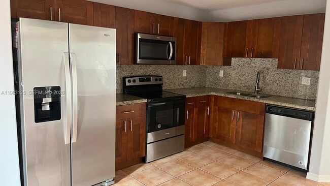 16424 SW 73rd Terrace in Miami, FL - Building Photo - Building Photo