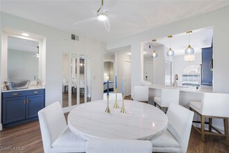 555 Augusta Blvd in Naples, FL - Foto de edificio - Building Photo
