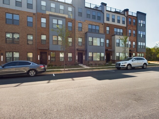 43801 Middleway Ter in Ashburn, VA - Building Photo - Building Photo