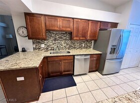 4910 Cougar Ct N in Naples, FL - Building Photo