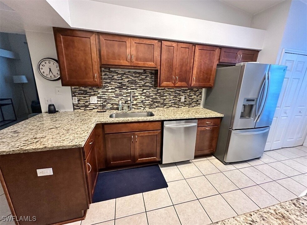 4910 Cougar Ct N in Naples, FL - Building Photo