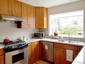 8550 135th Ave SE in Newcastle, WA - Building Photo - Building Photo