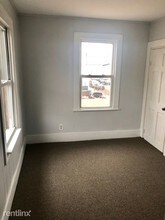 109 Chapel St-Unit -Unit 2R in New Haven, CT - Building Photo - Building Photo