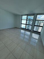 5005 Collins Ave, Unit 12B in Miami Beach, FL - Building Photo