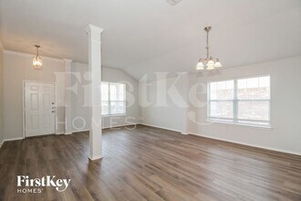 9221 Oldwest Trail in Fort Worth, TX - Foto de edificio - Building Photo