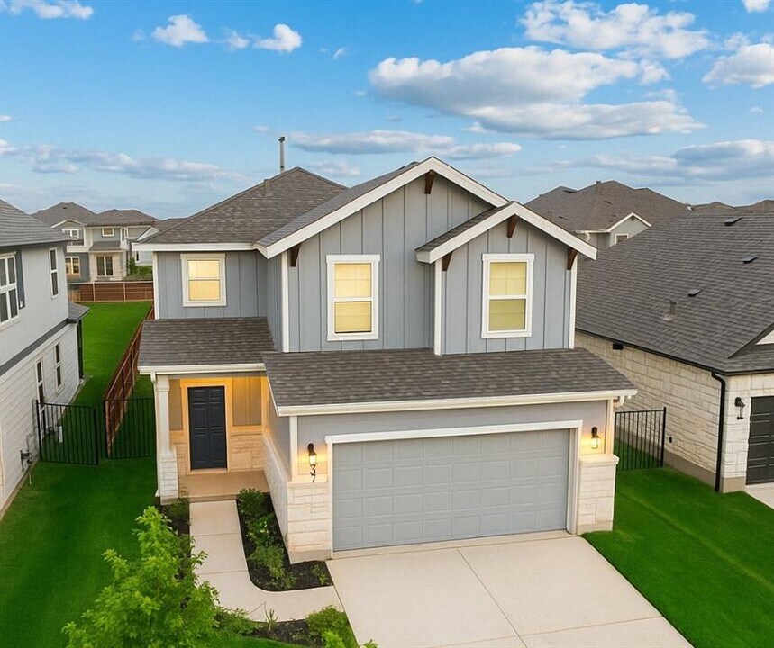 137 Bennington Dr in Liberty Hill, TX - Building Photo