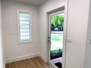 1561 Alcala Ave in Coral Gables, FL - Building Photo - Building Photo