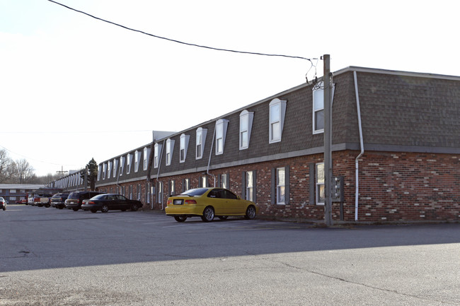 Oak Run Apartments in Louisville, KY - Foto de edificio - Building Photo