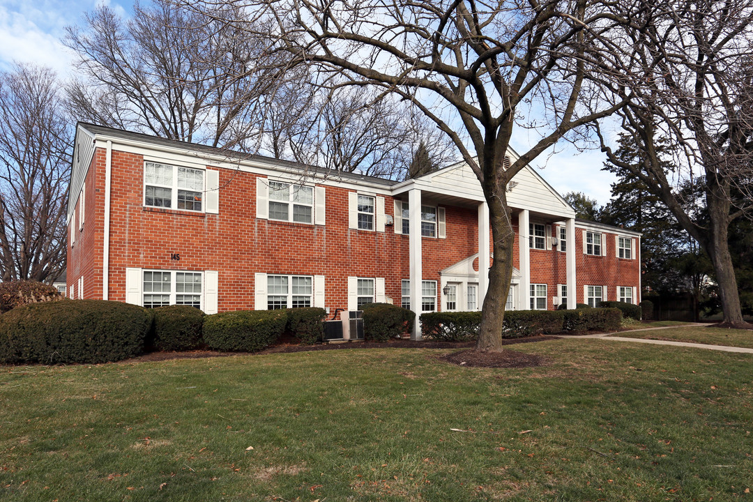 Glenn Wyn (06gl) in Lancaster, PA - Building Photo