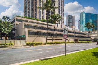 Kamakee Vista in Honolulu, HI - Building Photo - Building Photo