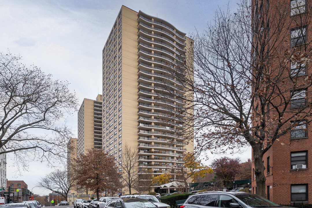 6638 Yellowstone Blvd in Forest Hills, NY - Foto de edificio