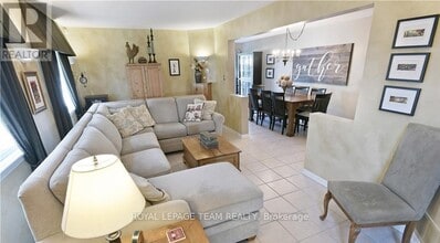 32 Riverstone Dr in Ottawa, ON - Building Photo - Building Photo