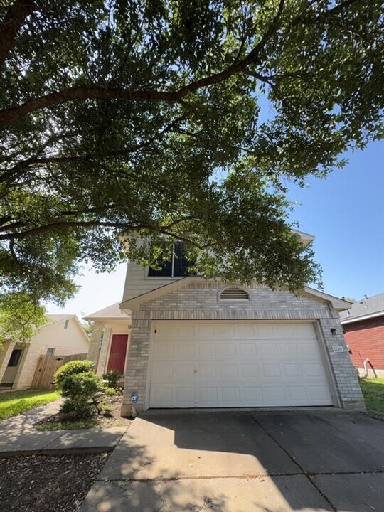 2016 Buckley Ln in Round Rock, TX - Building Photo