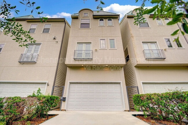 property at 1904 Lauderdale St