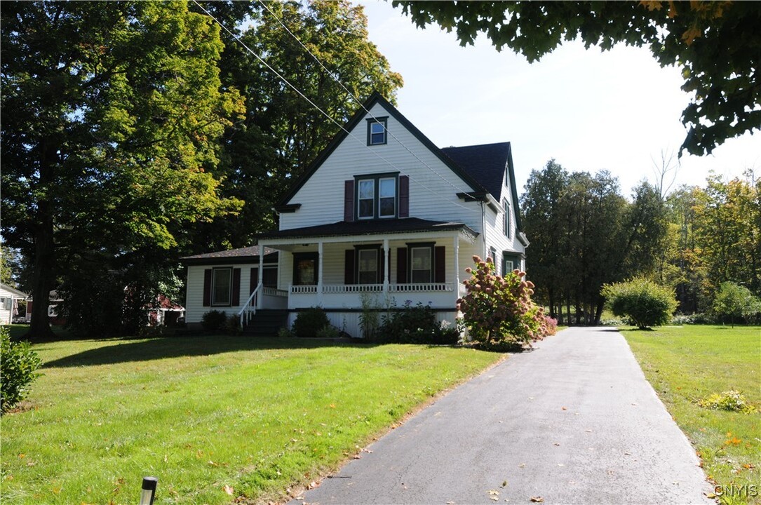 100 Utica St in Clinton, NY - Foto de edificio