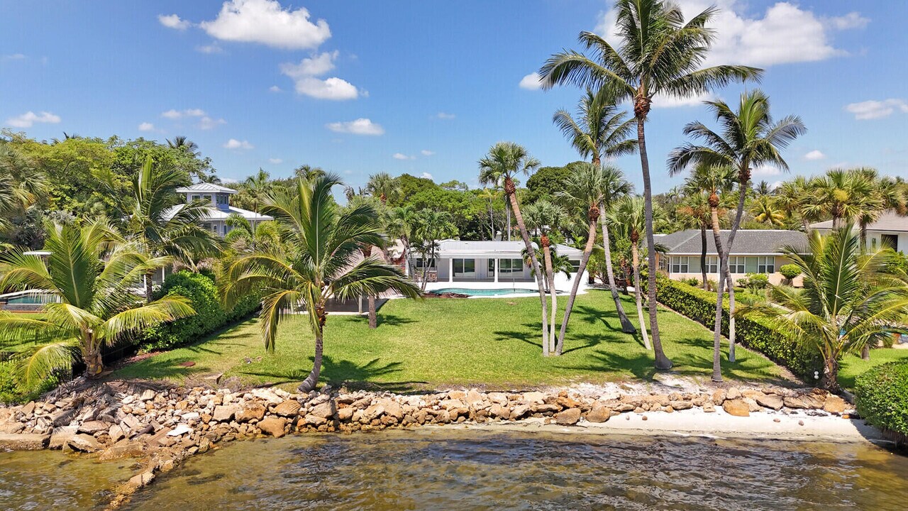 930 S Lakeside Dr in Lake Worth Beach, FL - Building Photo
