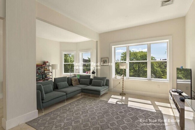 28 Babcock St, Unit 3 in Brookline, MA - Building Photo - Building Photo