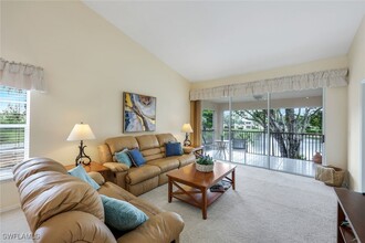 736 Wiggins Lake Dr in Naples, FL - Building Photo - Building Photo
