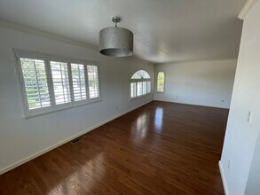 108 Powell Avenue, Unit B in Healdsburg, CA - Building Photo - Building Photo
