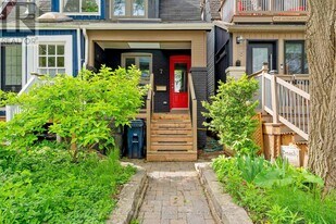 7 Norway Ave in Toronto, ON - Building Photo