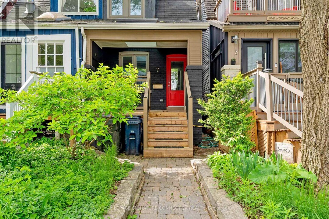 7 Norway Ave in Toronto, ON - Building Photo