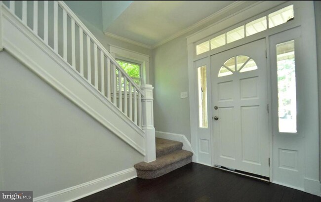 11 Irving Pl in Pikesville, MD - Building Photo - Building Photo