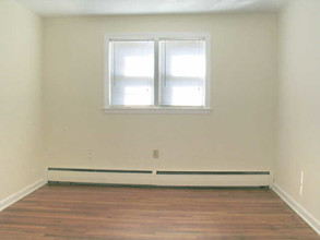 Deerfield Park Apartments in East Hartford, CT - Building Photo - Interior Photo