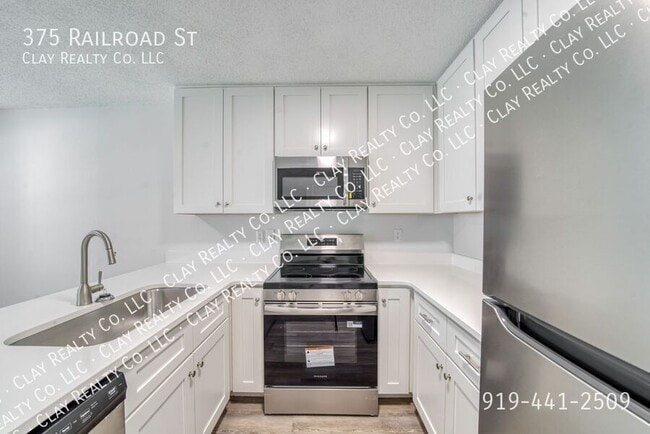 375 Railroad St in Knightdale, NC - Building Photo - Building Photo