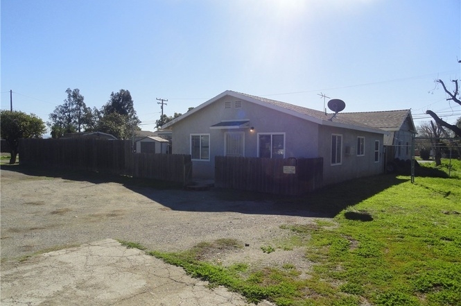 17784 Marygold Ave in Bloomington, CA - Building Photo