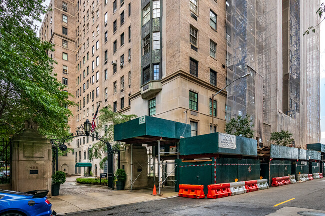 River House in New York, NY - Foto de edificio - Building Photo