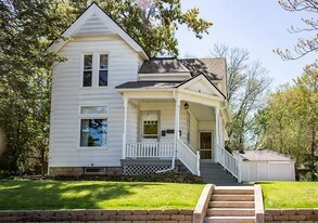 8 S Normal St in Ypsilanti, MI - Building Photo