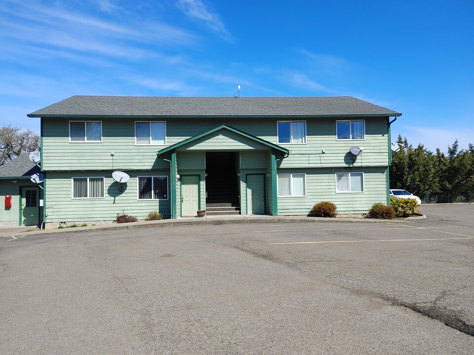 5357 NE Stephens St in Winchester, OR - Building Photo