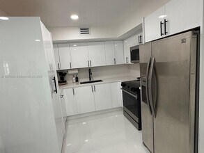 6070 W 19th Ave in Hialeah, FL - Building Photo - Building Photo