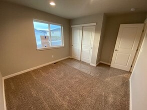 1087 S Newberry Ln in East Wenatchee, WA - Building Photo - Building Photo