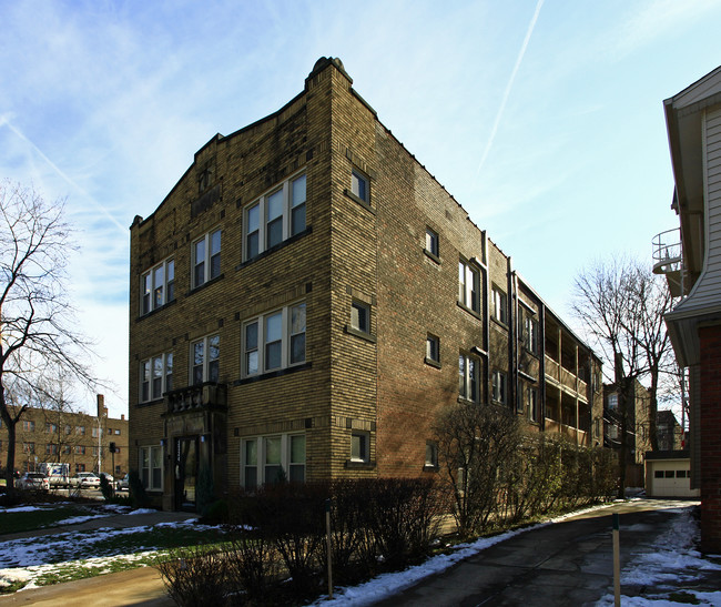 2724 Mayfield Rd in Cleveland Heights, OH - Foto de edificio - Building Photo