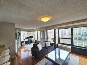 30 E Huron St, Unit 2209 in Chicago, IL - Building Photo - Building Photo