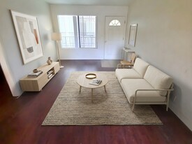 1080 Temple Ave, Unit 102 in Long Beach, CA - Building Photo