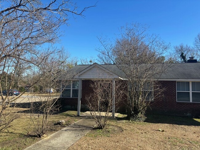 property at 938-940 Woodlawn Ave