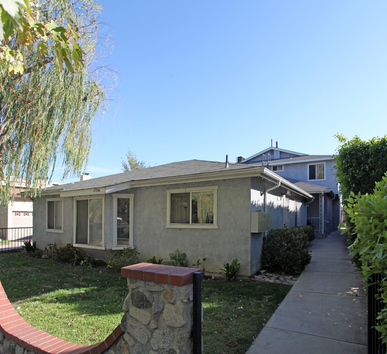 17246 Chatsworth St in Granada Hills, CA - Building Photo