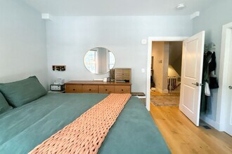 335 Maverick St, Unit #1 in Boston, MA - Building Photo - Building Photo
