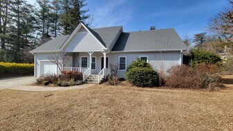 24 Chipmunk Court in Brevard, NC - Building Photo