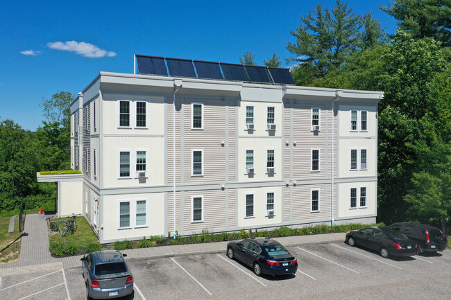 Torrington Properties - Campus Flats in Durham, NH - Building Photo - Primary Photo